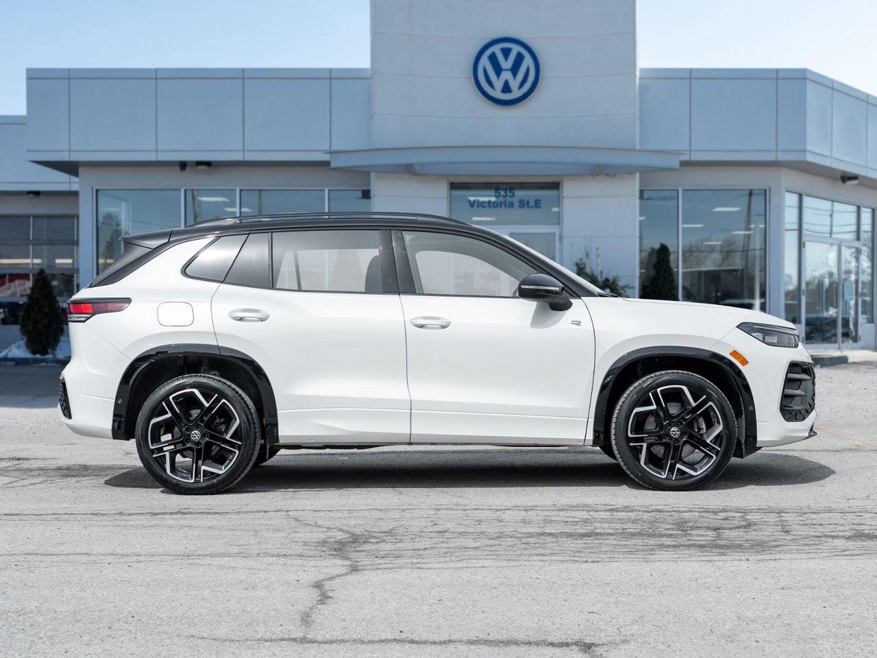 2025 Volkswagen Tiguan Comfortline R-Line Black Edition Photo4