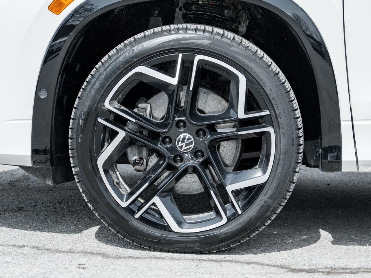 2025 Volkswagen Tiguan Comfortline R-Line Black Edition Photo