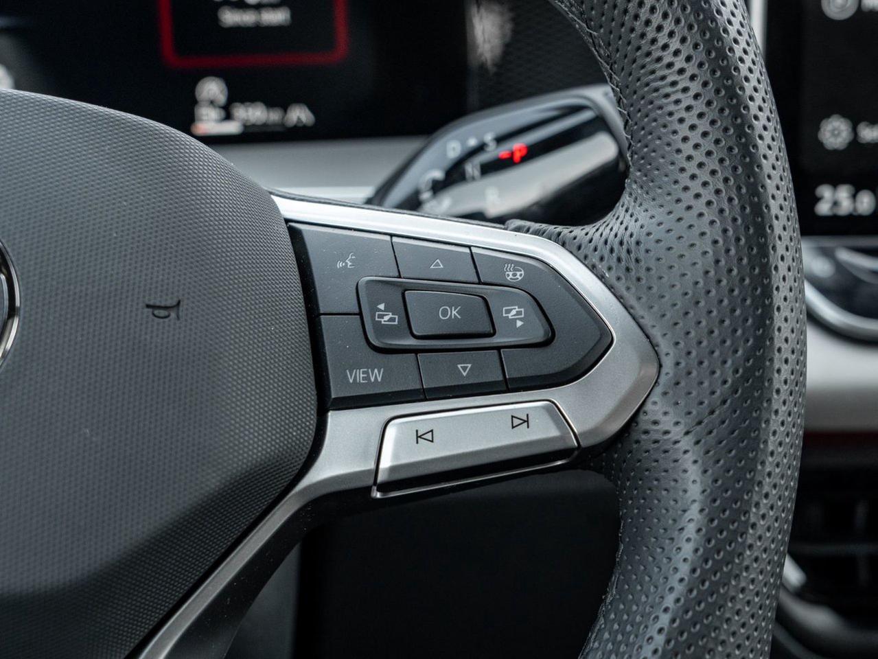 2025 Volkswagen Tiguan Comfortline R-Line Black Edition Photo