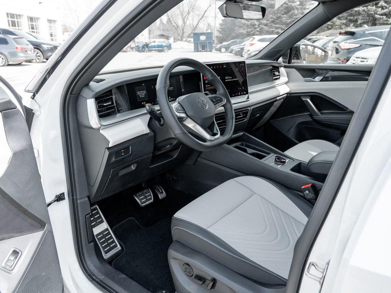 2025 Volkswagen Tiguan Comfortline R-Line Black Edition Photo