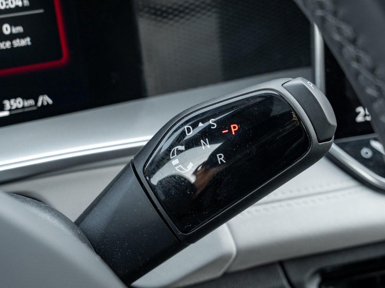 2025 Volkswagen Tiguan Comfortline R-Line Black Edition Photo