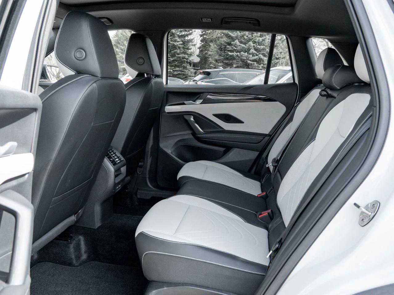 2025 Volkswagen Tiguan Comfortline R-Line Black Edition Photo