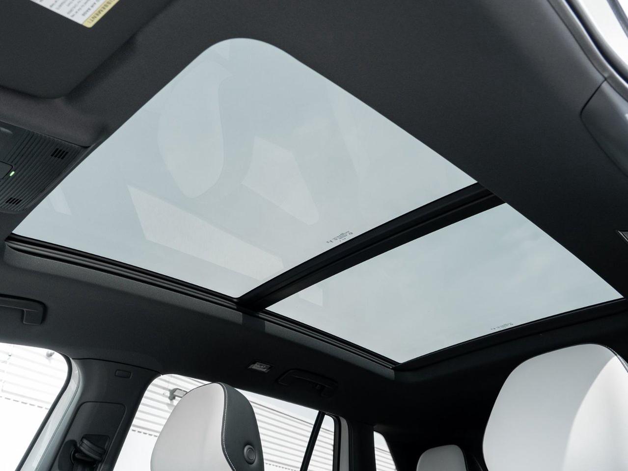 2025 Volkswagen Tiguan Comfortline R-Line Black Edition Photo