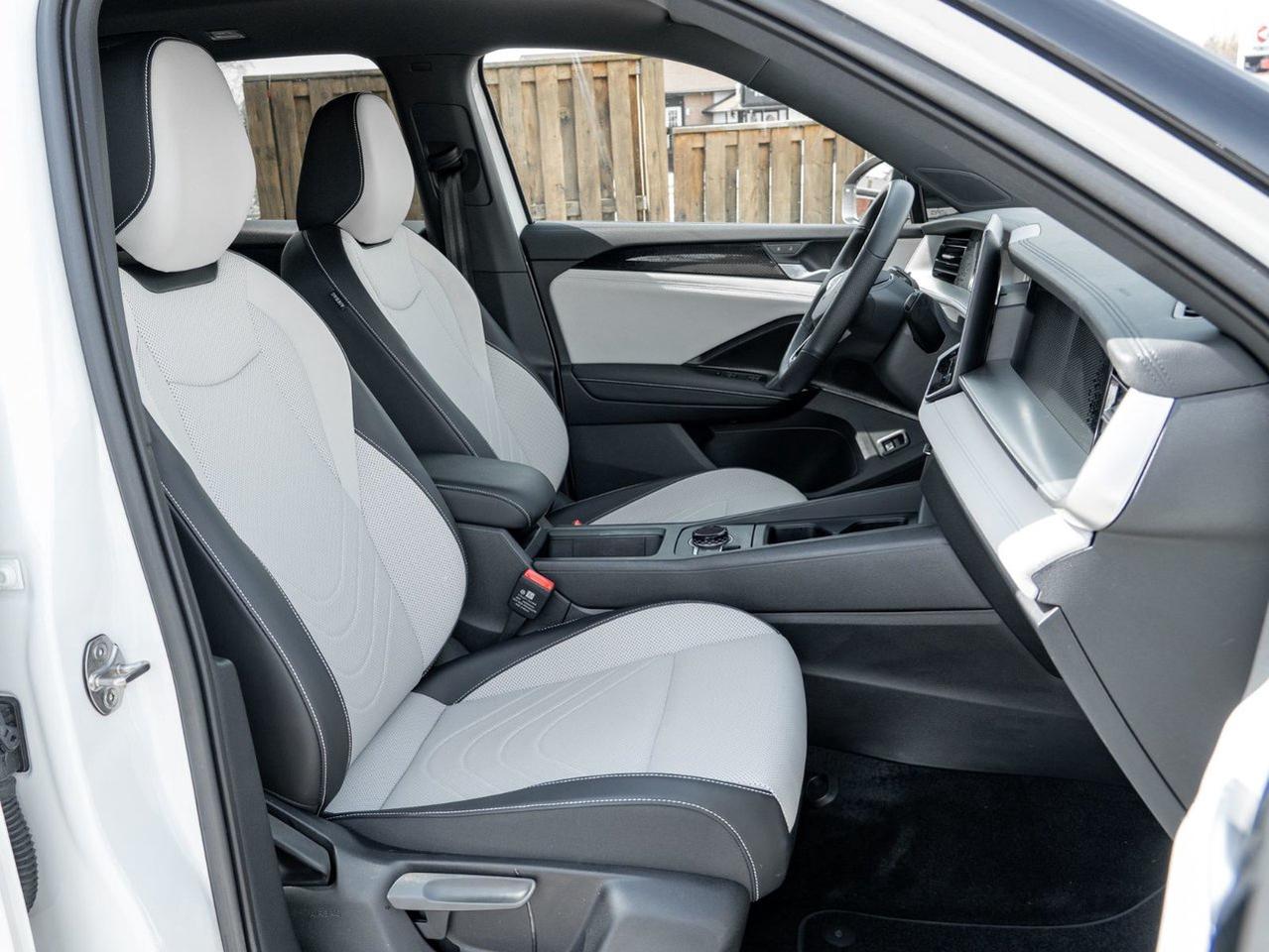 2025 Volkswagen Tiguan Comfortline R-Line Black Edition Photo