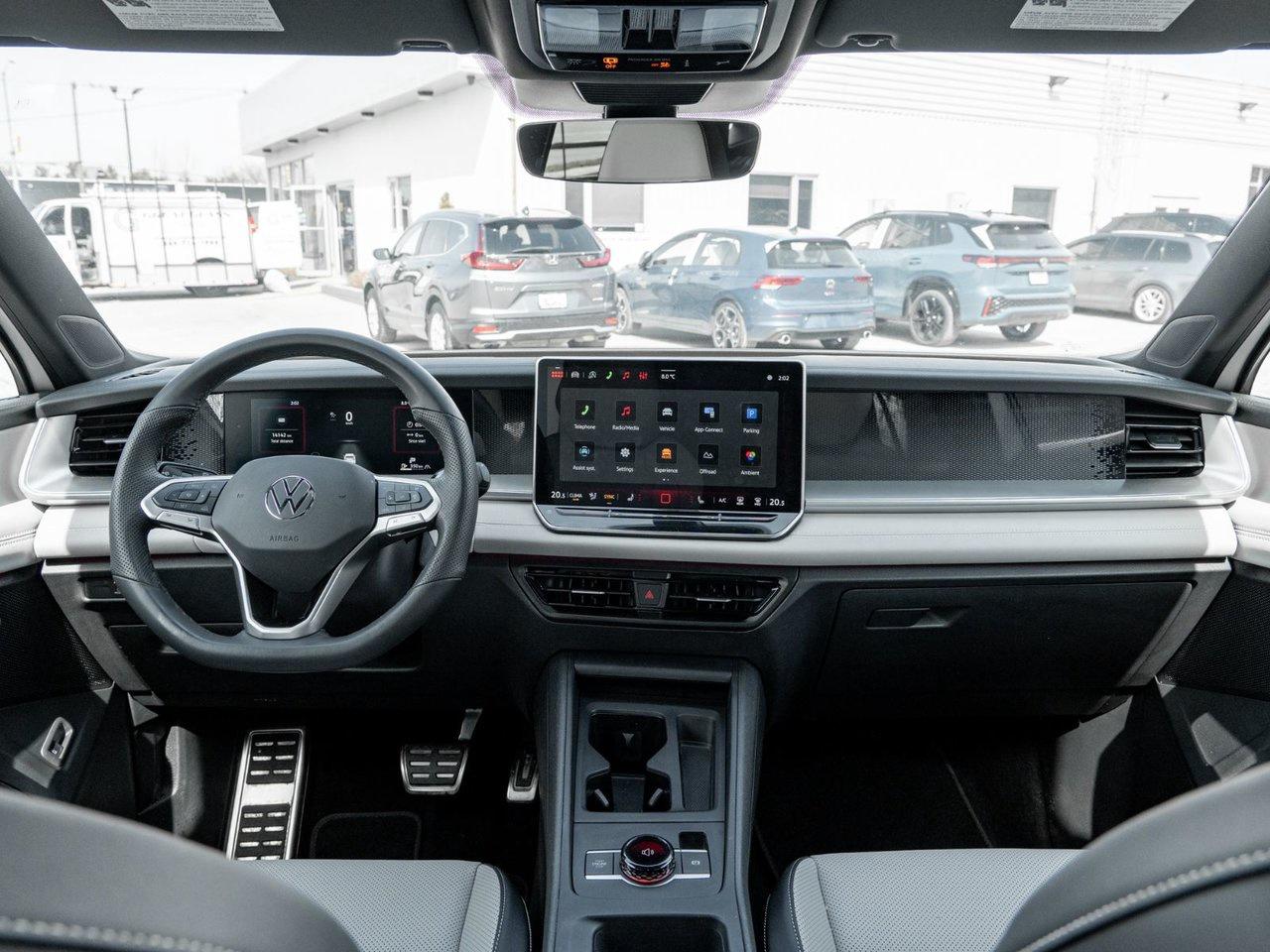 2025 Volkswagen Tiguan Comfortline R-Line Black Edition Photo