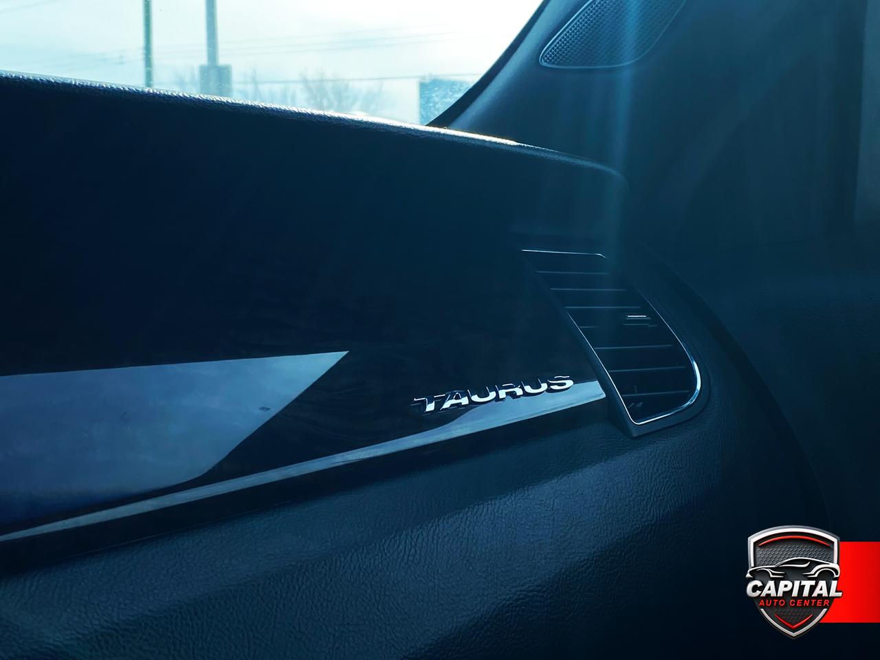 2015 Ford Taurus LIMITED Photo