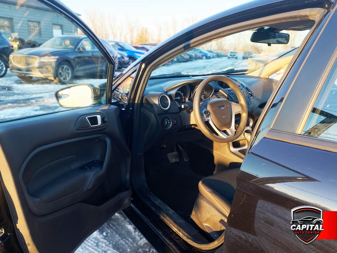 2014 Ford Fiesta SE Photo