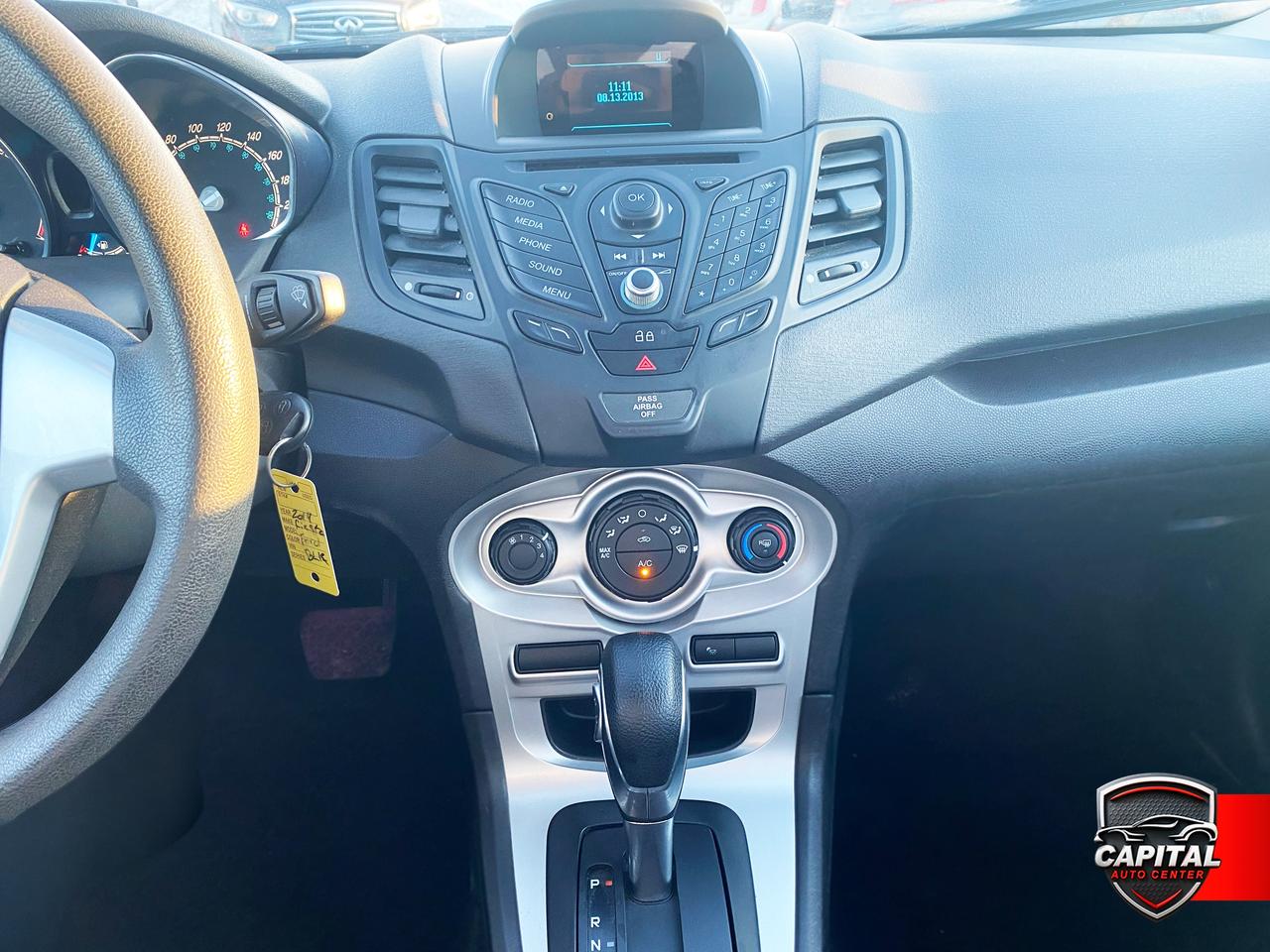 2014 Ford Fiesta SE Photo