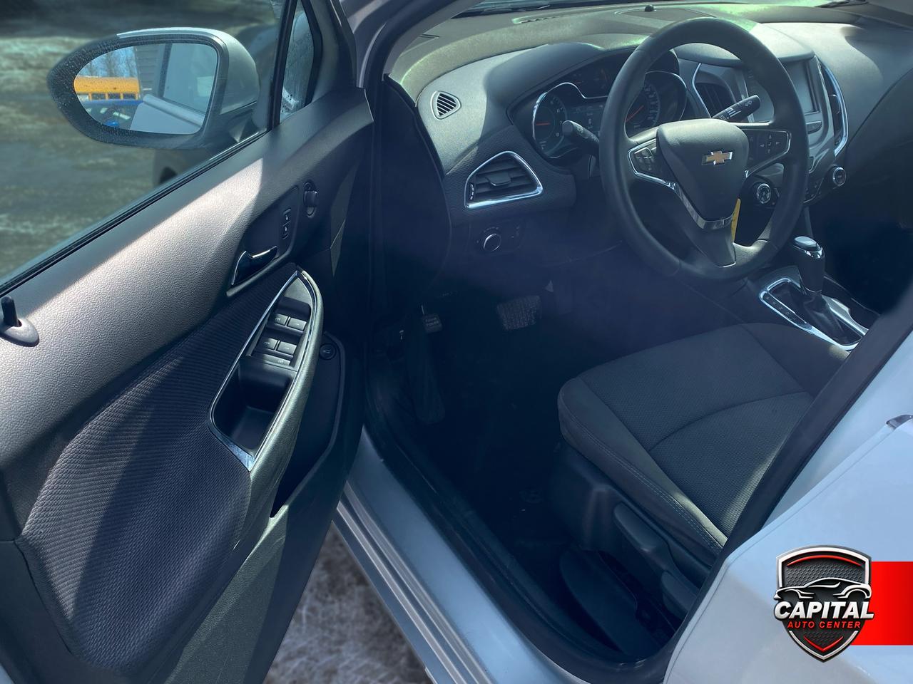 2017 Chevrolet Cruze LT Photo4