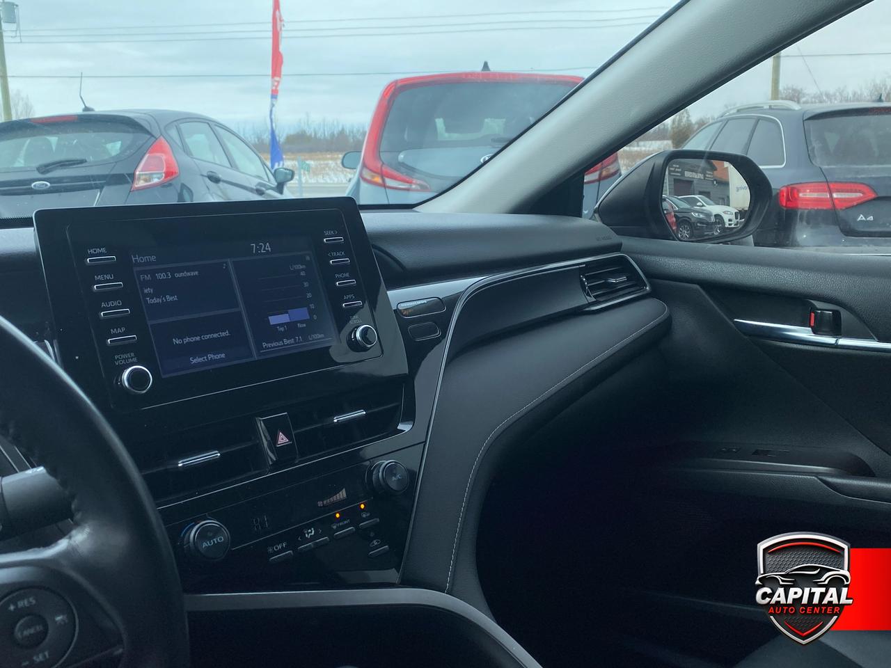 2022 Toyota Camry SE Photo