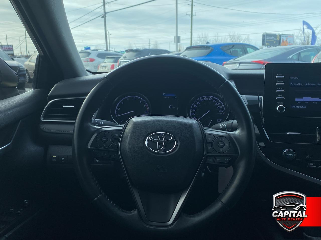 2022 Toyota Camry SE Photo