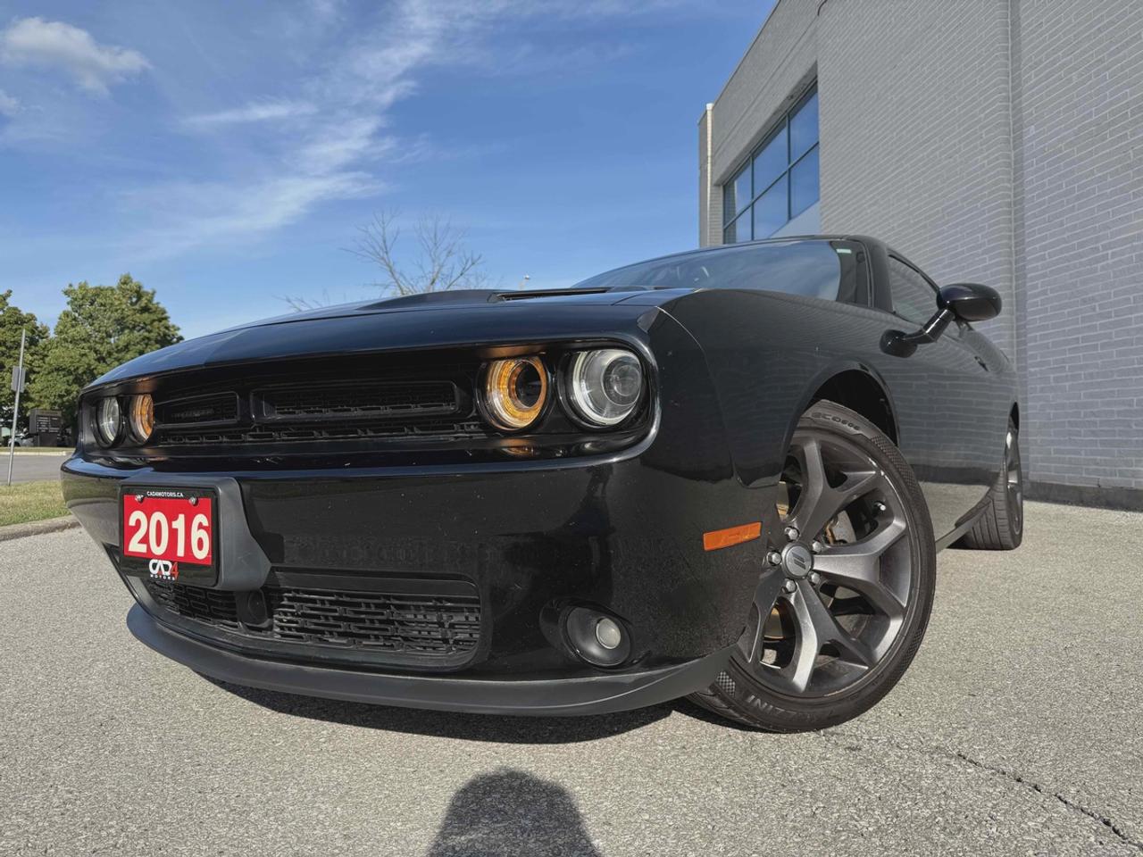 2016 Dodge Challenger SXT Photo