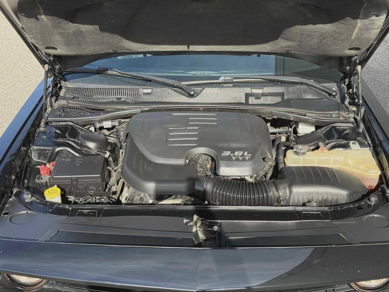 2016 Dodge Challenger SXT Photo