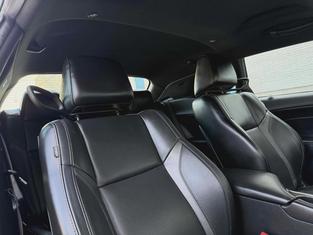 2016 Dodge Challenger SXT Photo