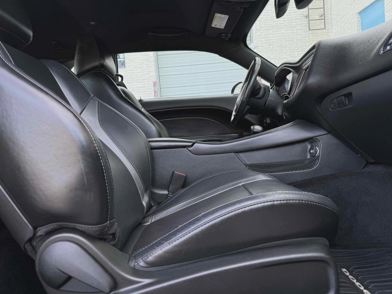 2016 Dodge Challenger SXT Photo