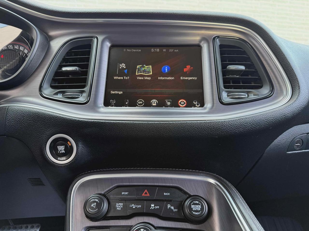 2016 Dodge Challenger SXT Photo