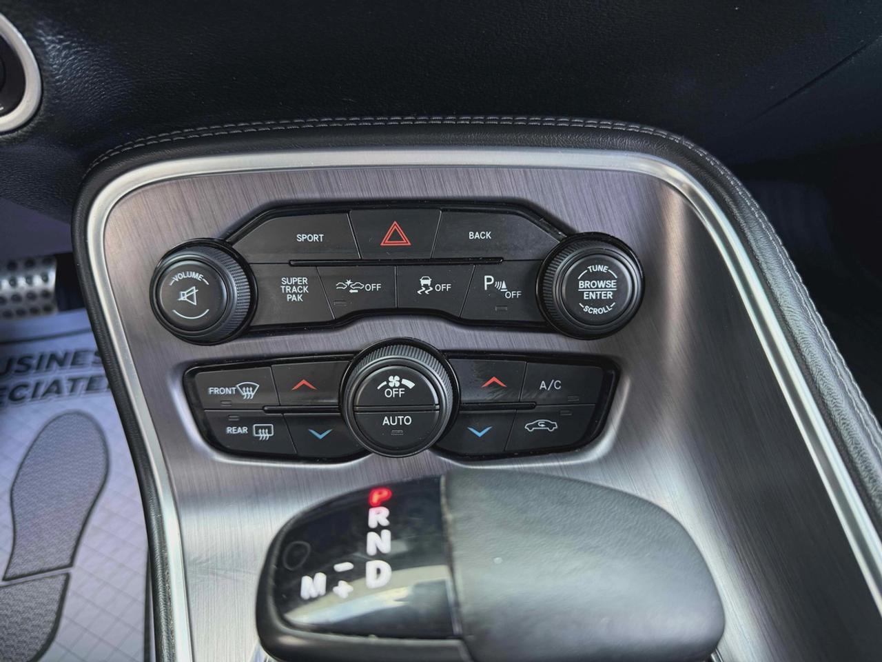 2016 Dodge Challenger SXT Photo