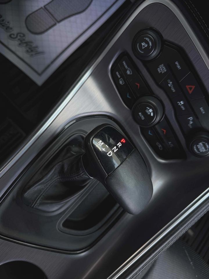 2016 Dodge Challenger SXT Photo