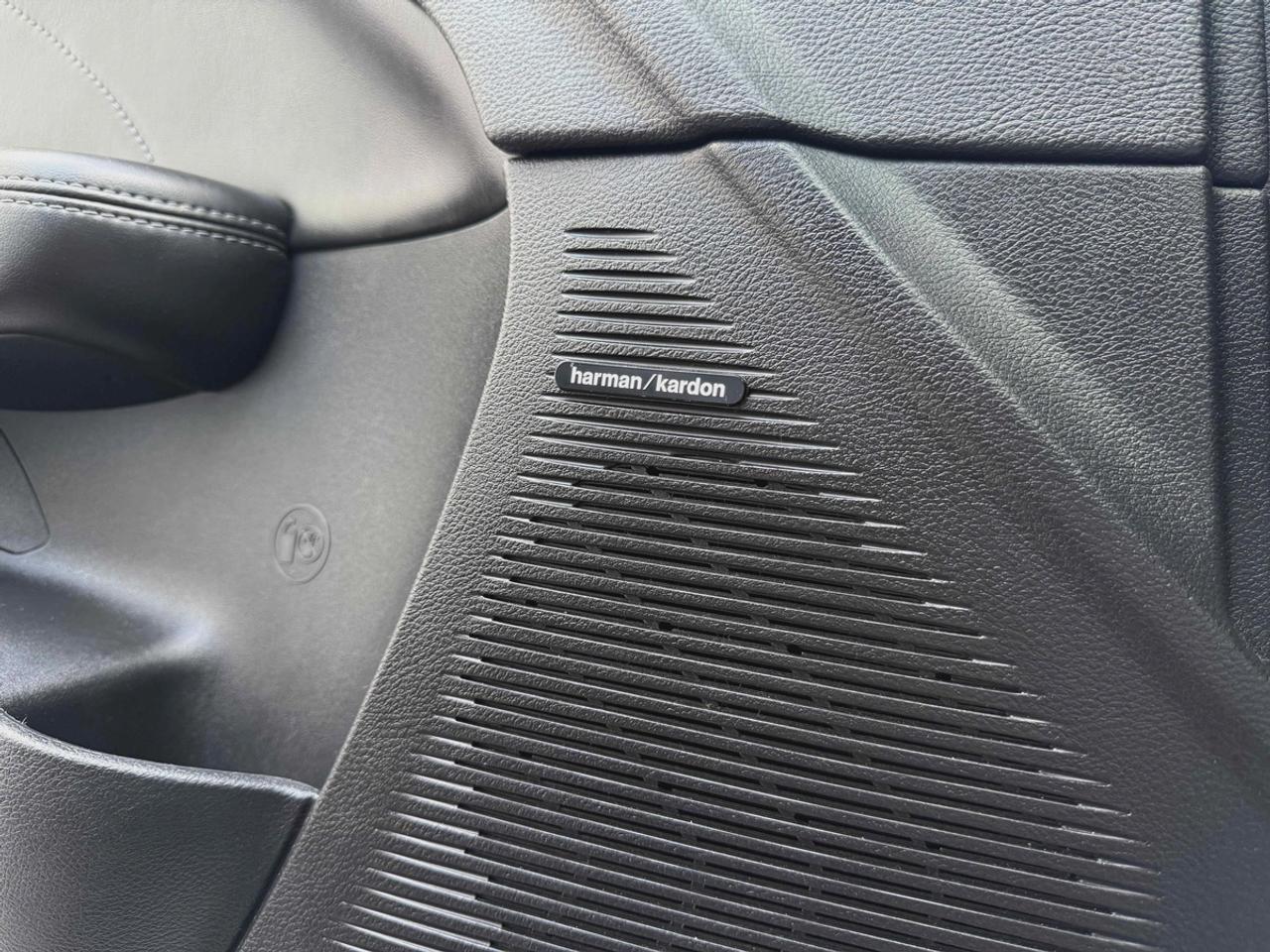 2016 Dodge Challenger SXT Photo