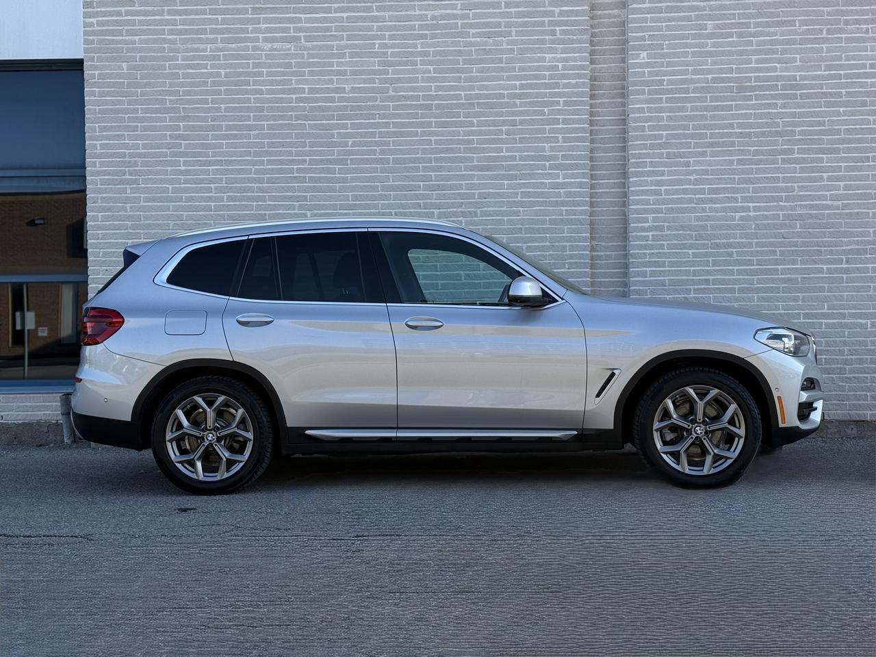 2021 BMW X3 xDrive30e Photo2