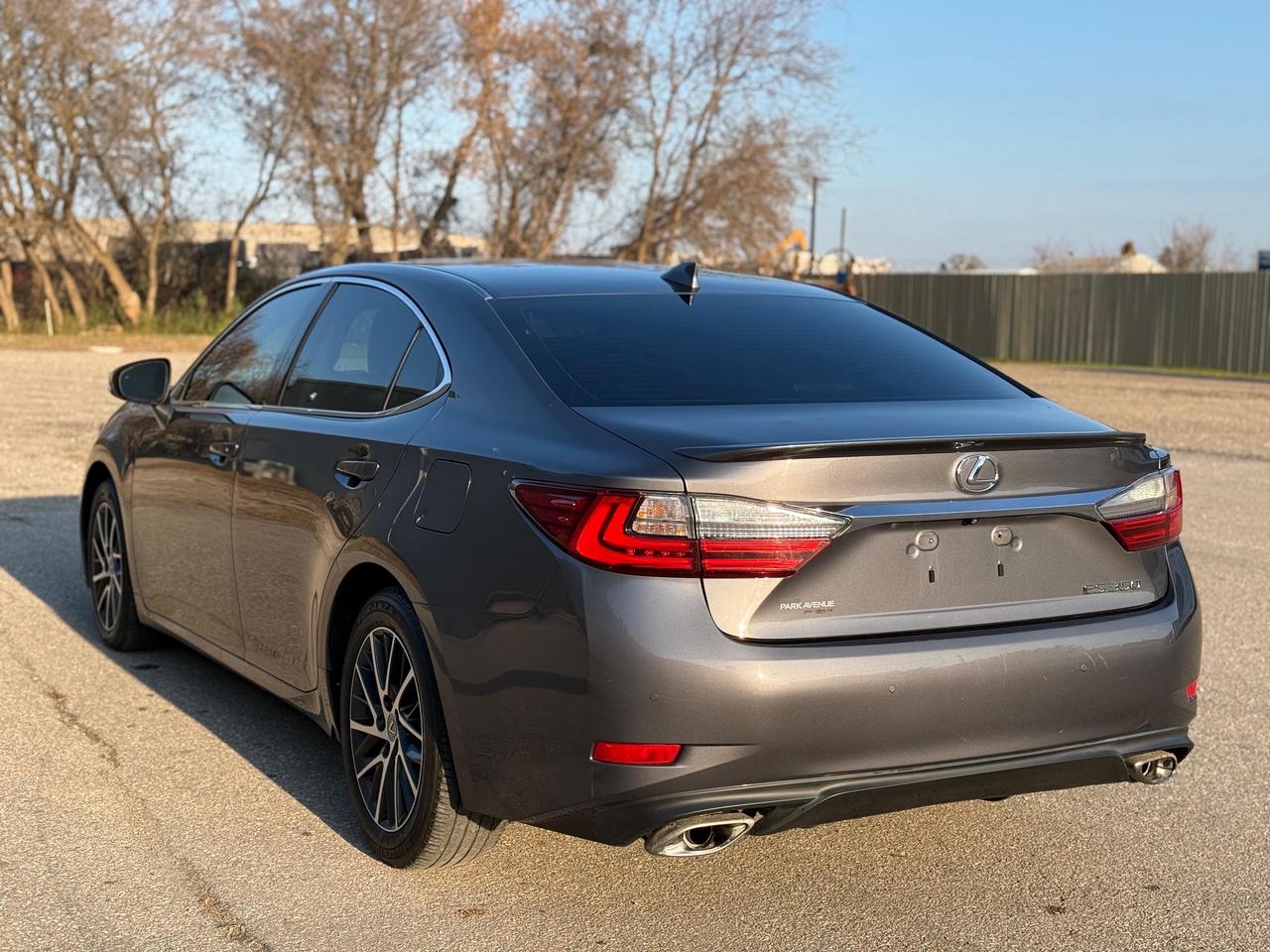 2016 Lexus ES 350 Photo3