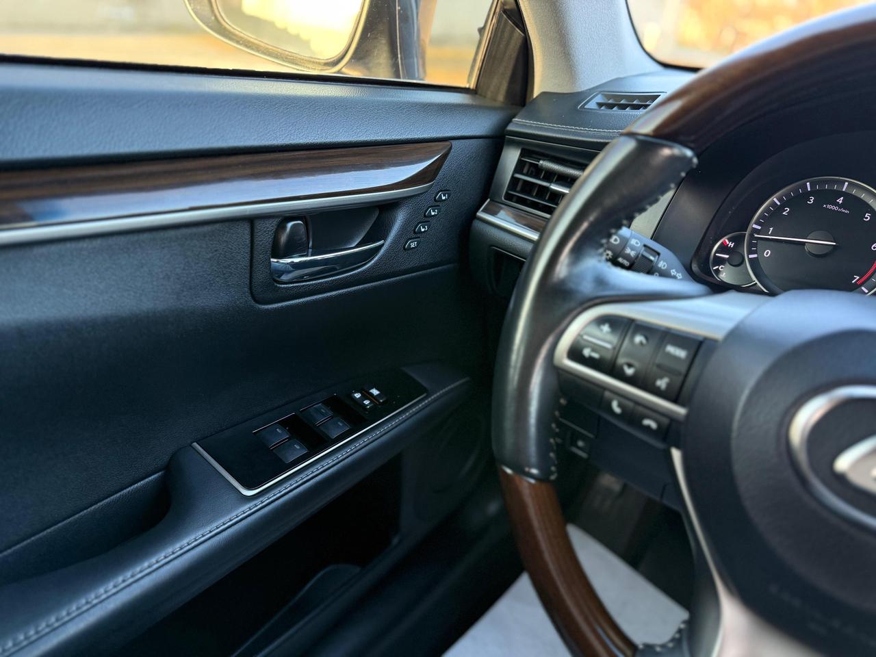 2016 Lexus ES 350 Photo