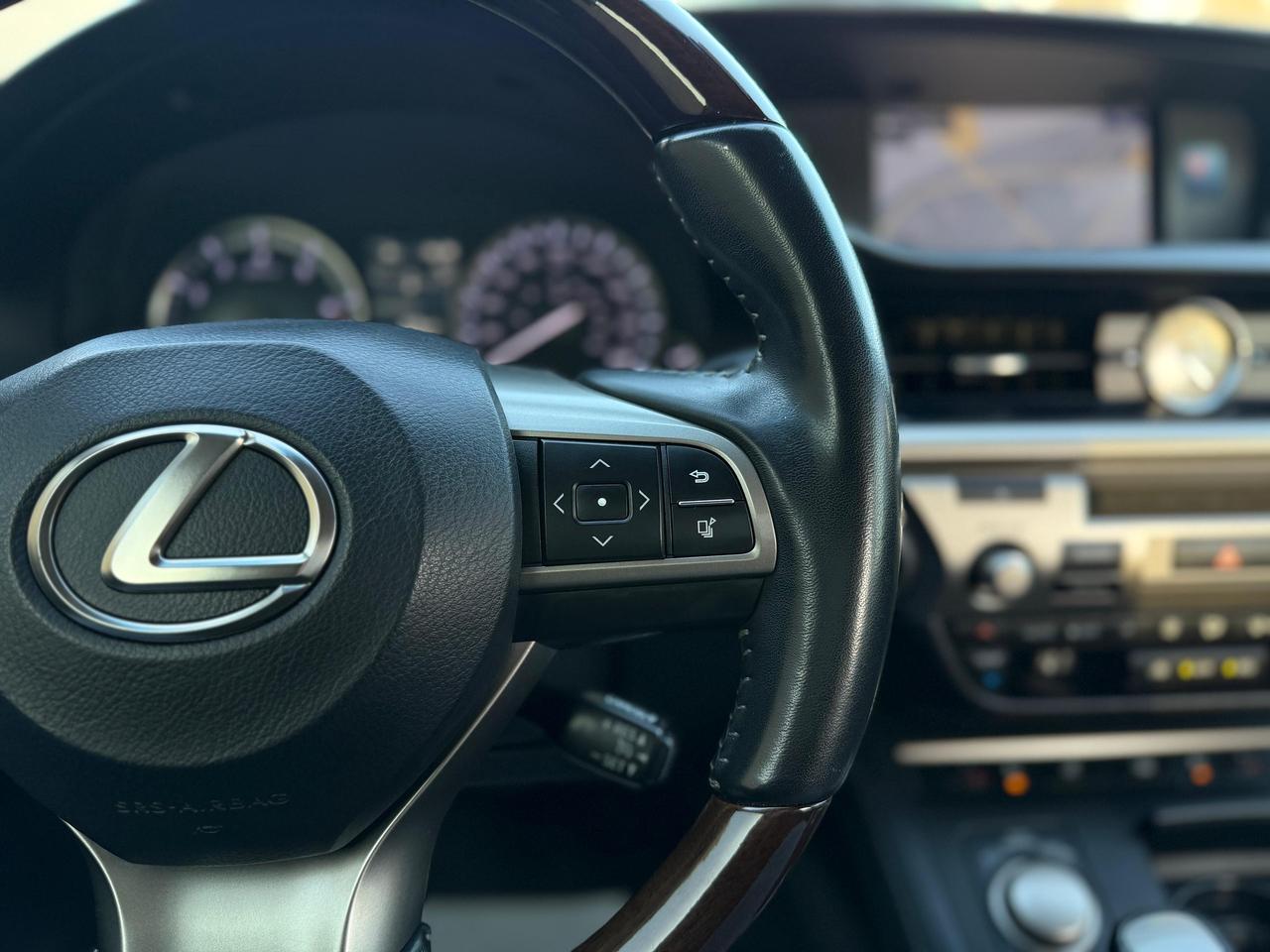 2016 Lexus ES 350 Photo