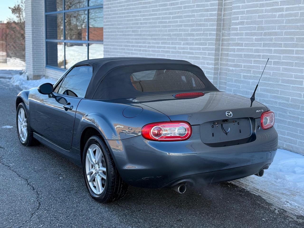 2011 Mazda MX-5 Miata Sport Photo3