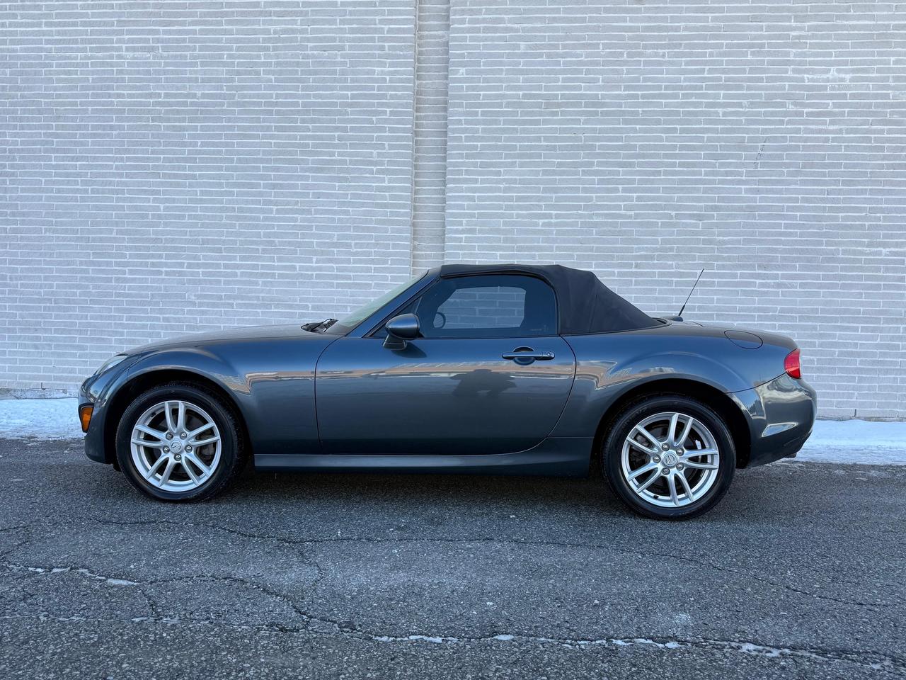 2011 Mazda MX-5 Miata Sport Photo