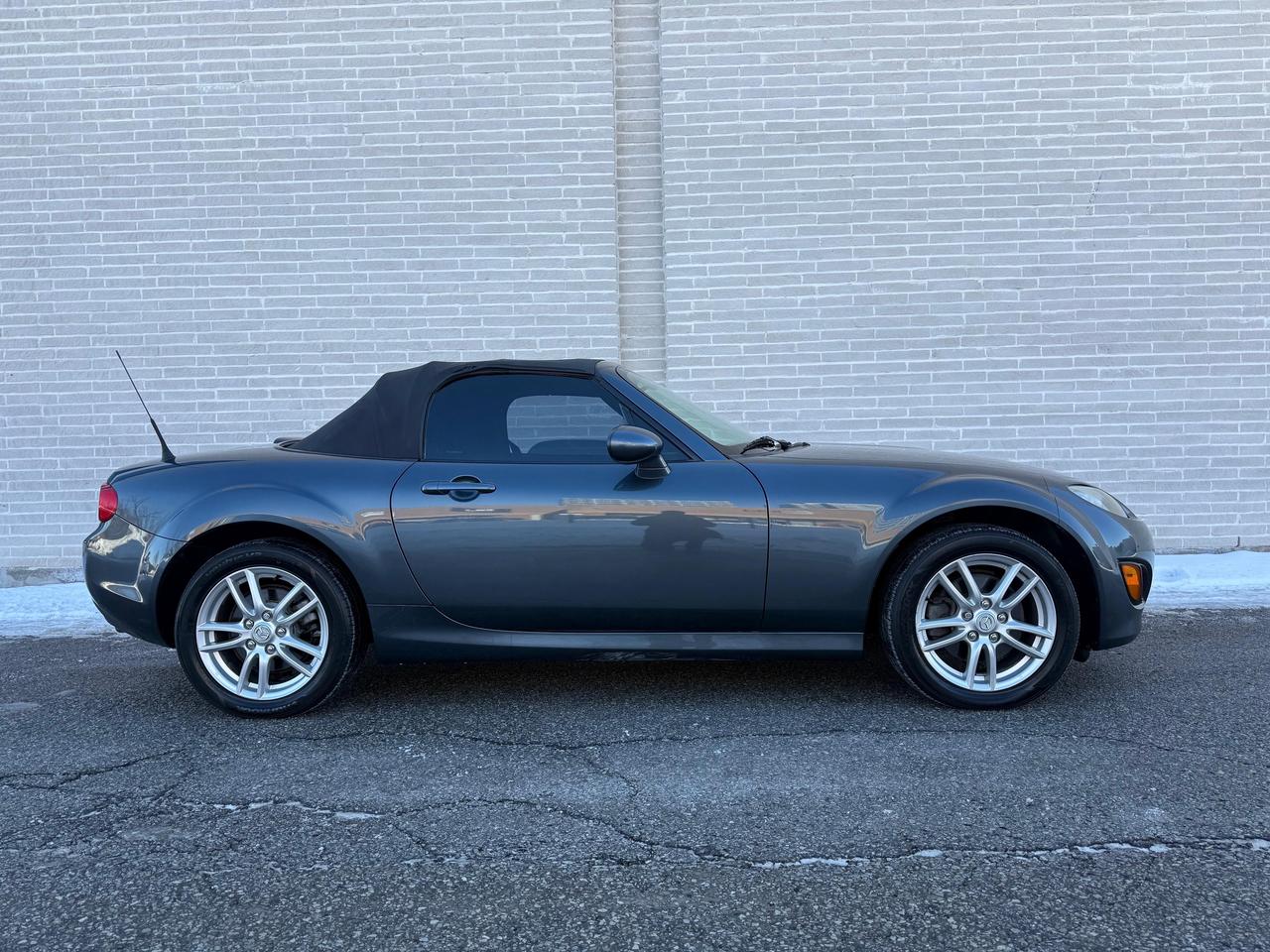2011 Mazda MX-5 Miata Sport Photo