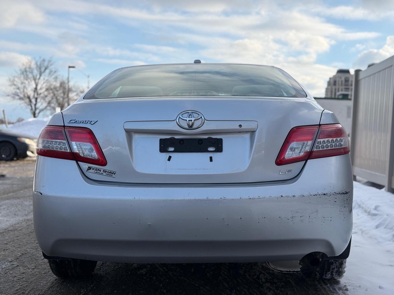 2010 Toyota Camry LE Photo4