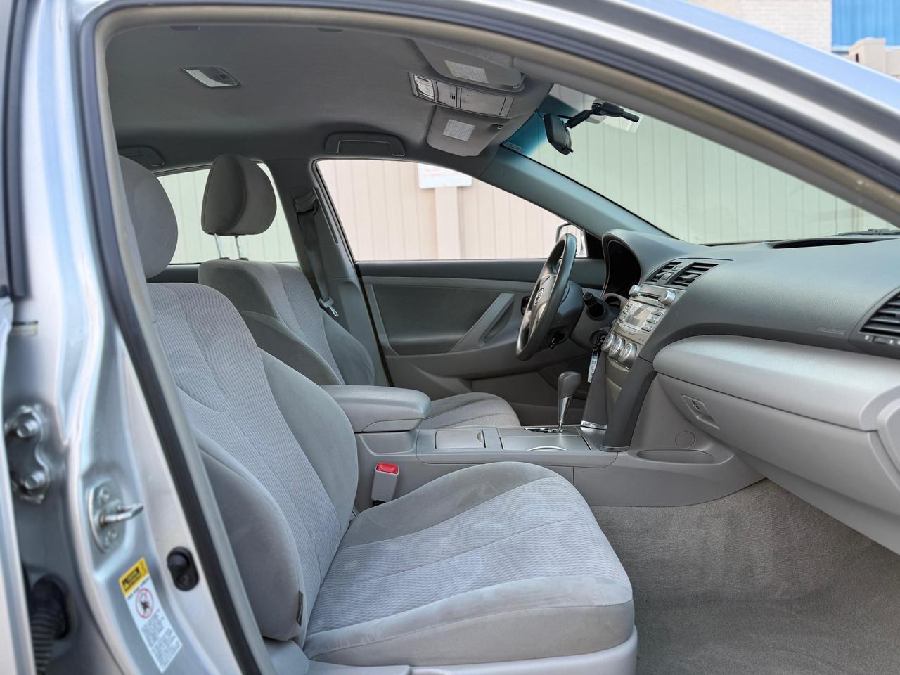 2010 Toyota Camry LE Photo