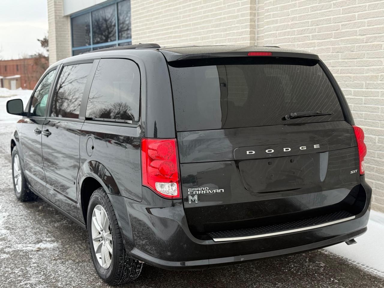 2015 Dodge Grand Caravan SXT Photo