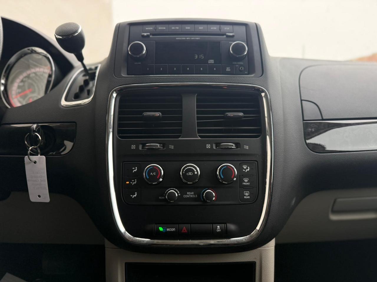 2015 Dodge Grand Caravan SXT Photo