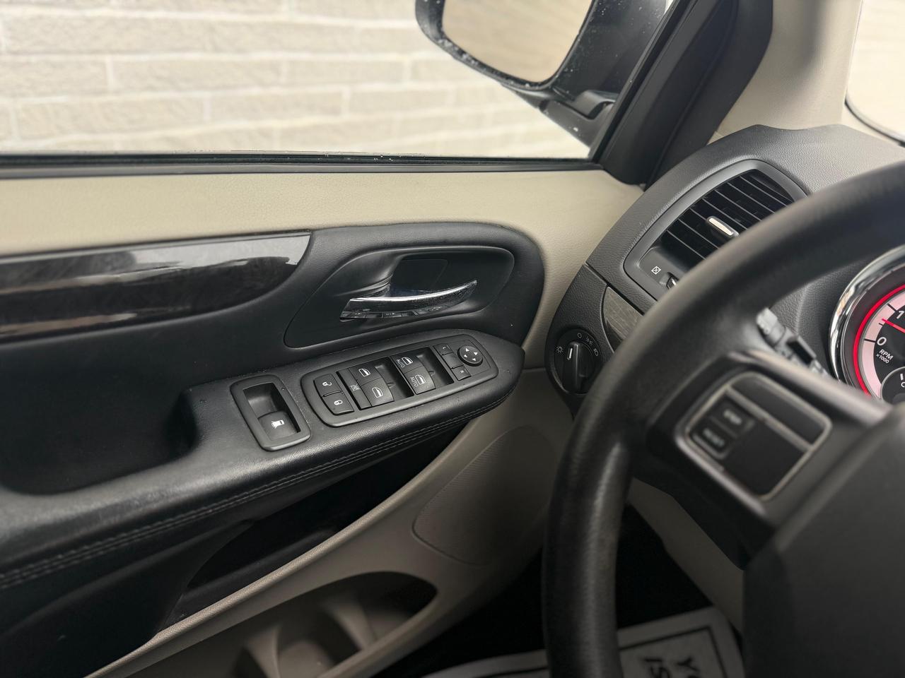 2015 Dodge Grand Caravan SXT Photo