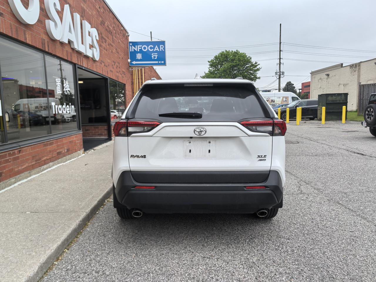 2024 Toyota RAV4 XLE Photo