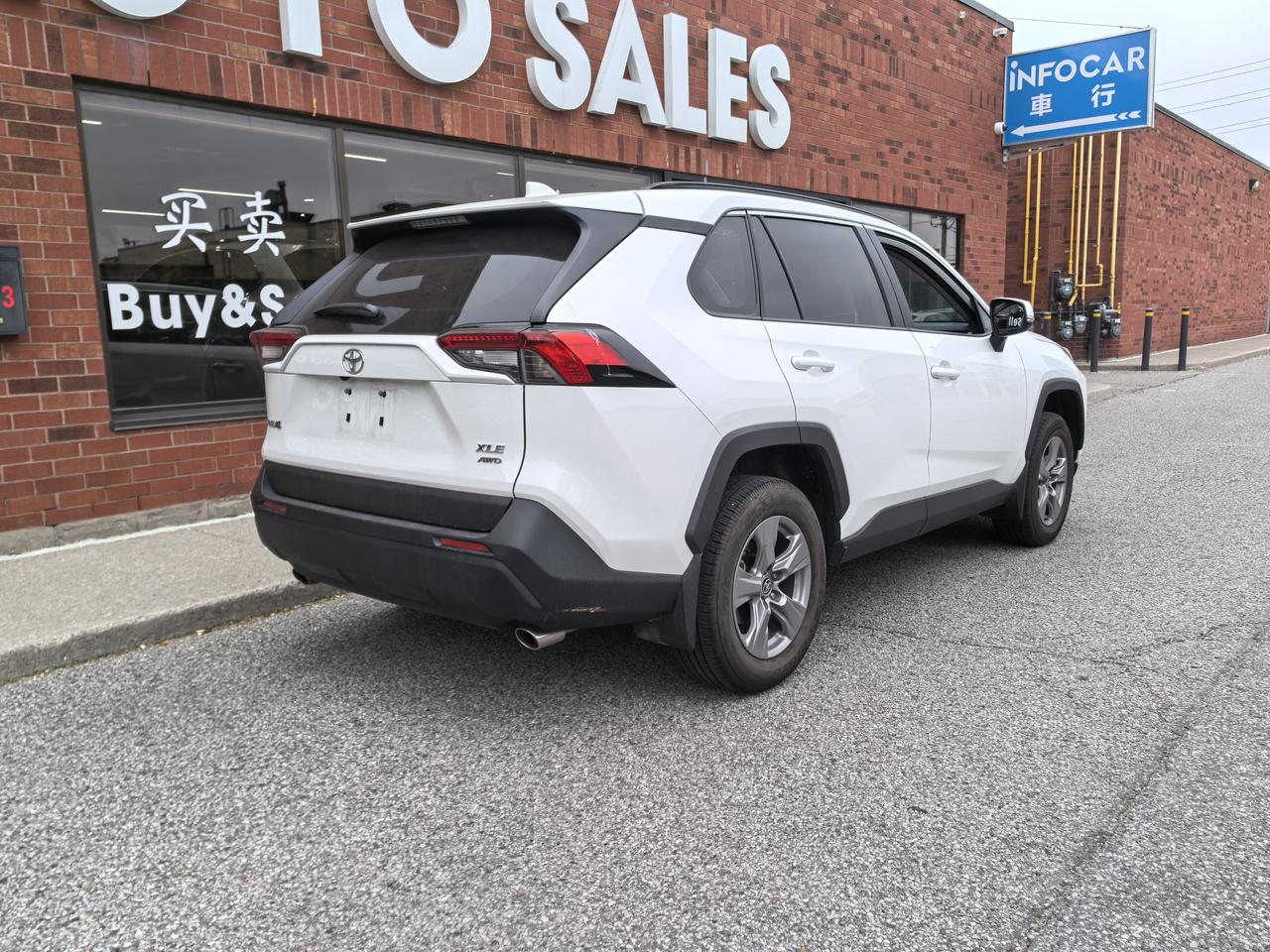 2024 Toyota RAV4 XLE Photo