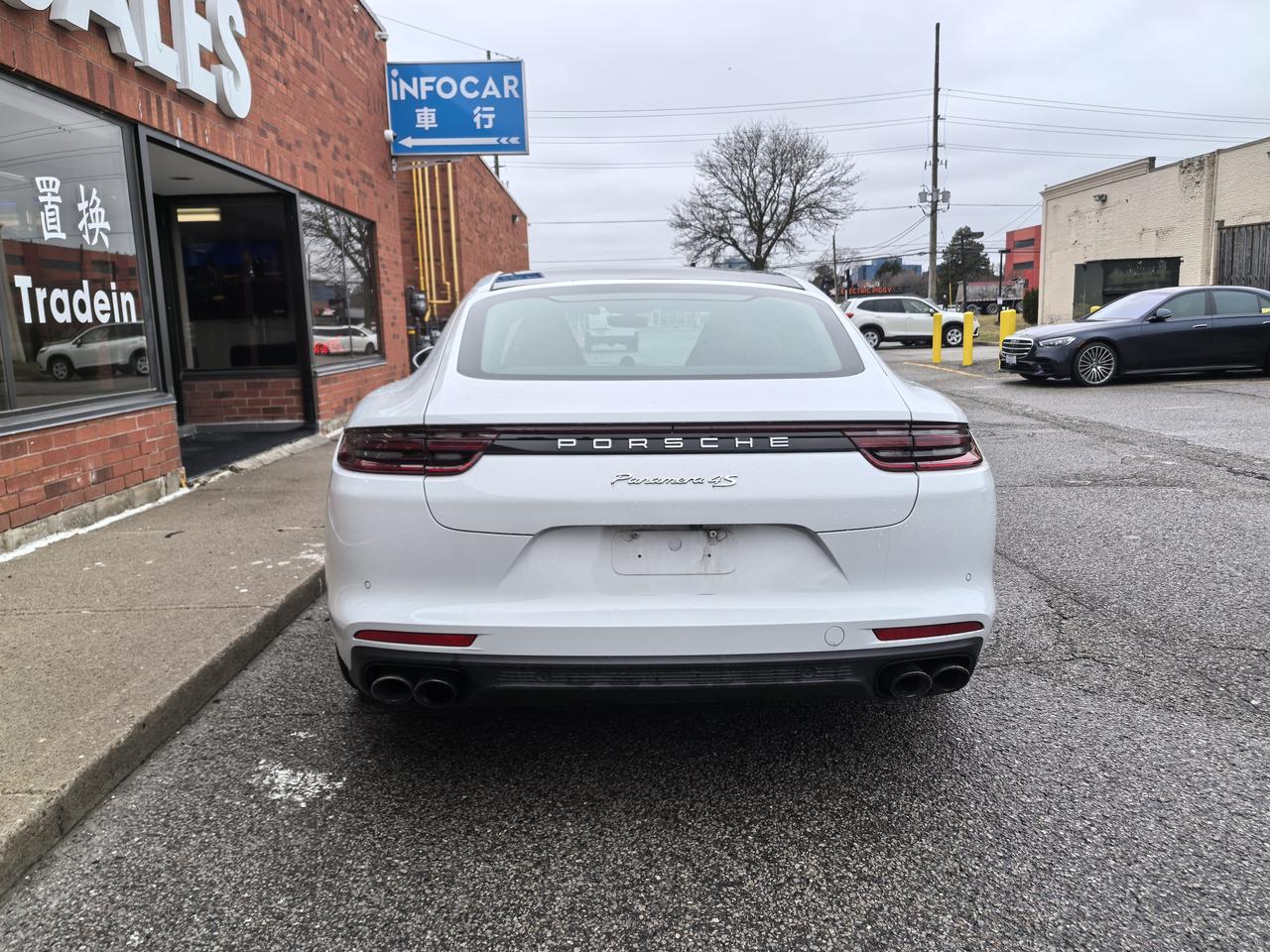 2018 Porsche Panamera 4S Photo4