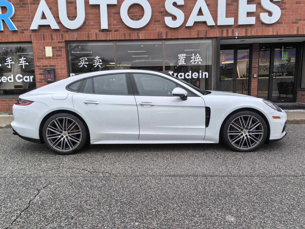 2018 Porsche Panamera 4S Photo2
