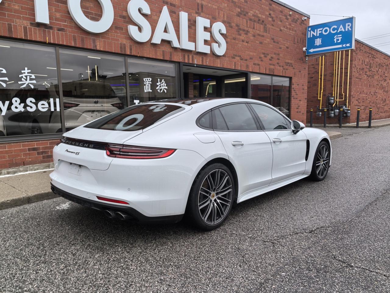 2018 Porsche Panamera 4S Photo3