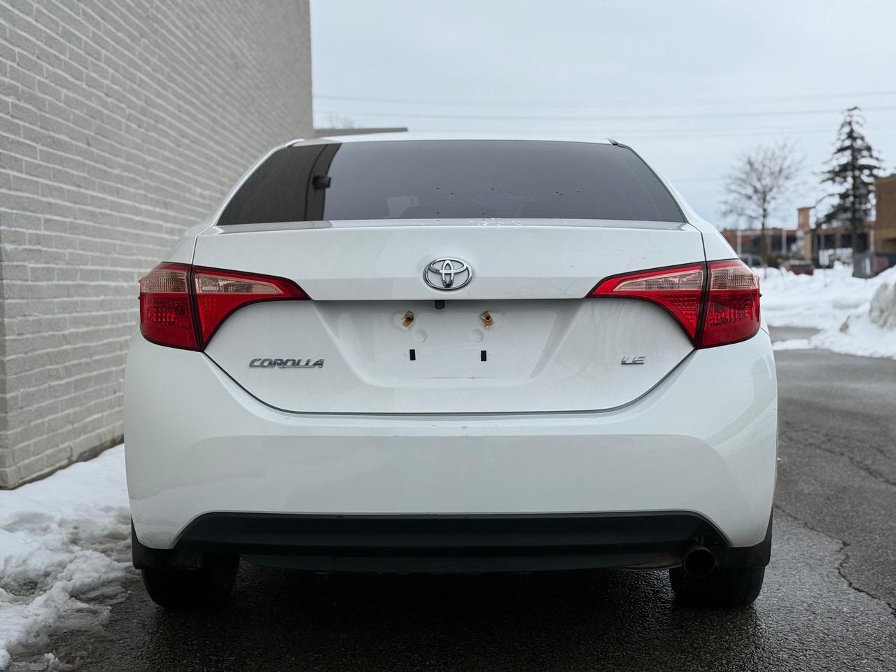 2018 Toyota Corolla LE Photo4