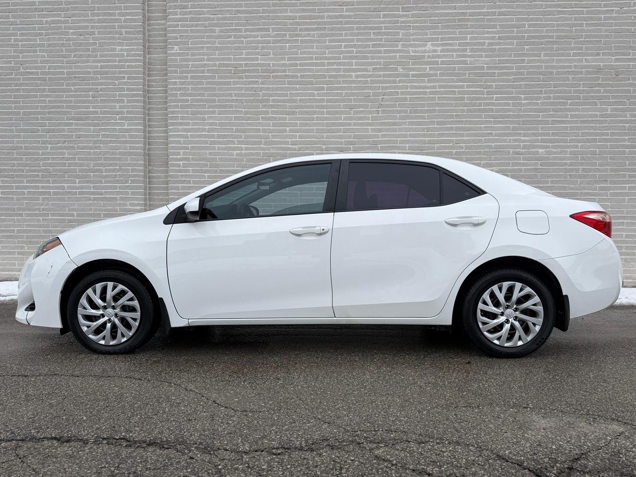 2018 Toyota Corolla LE Photo