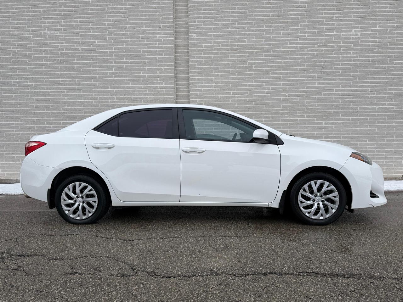 2018 Toyota Corolla LE Photo