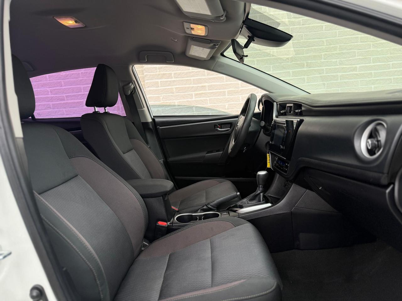 2018 Toyota Corolla LE Photo