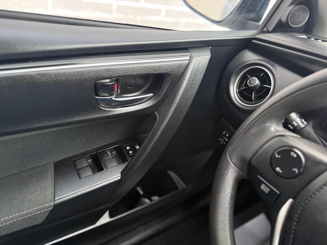 2018 Toyota Corolla LE Photo