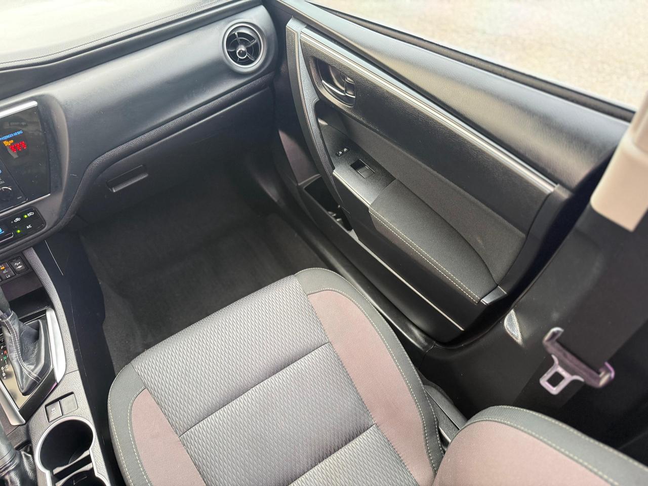 2018 Toyota Corolla LE Photo