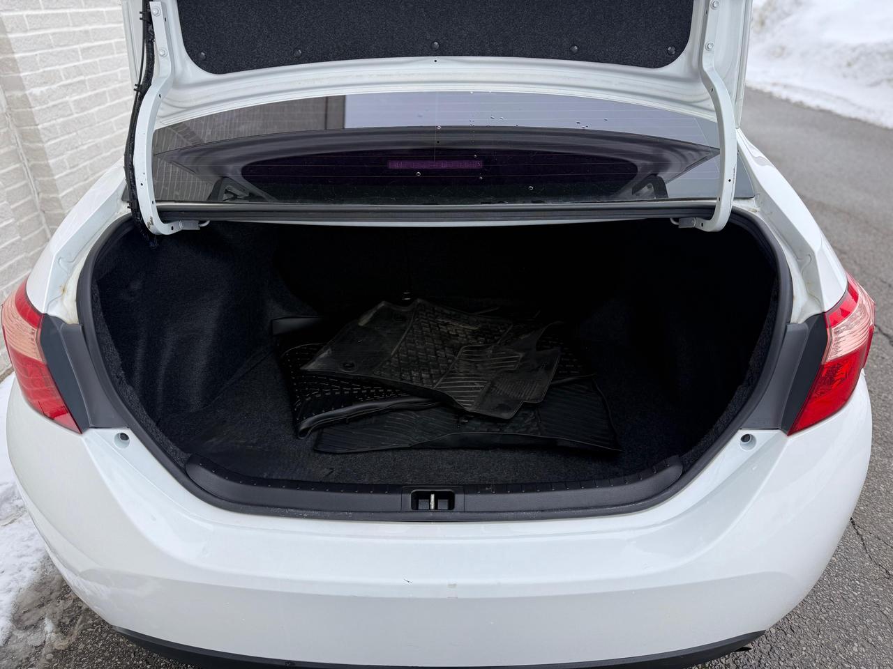 2018 Toyota Corolla LE Photo