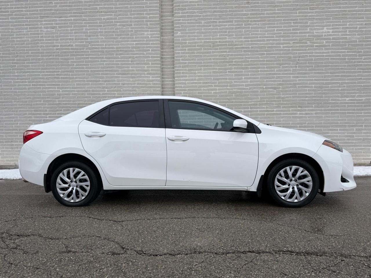 2018 Toyota Corolla LE Photo