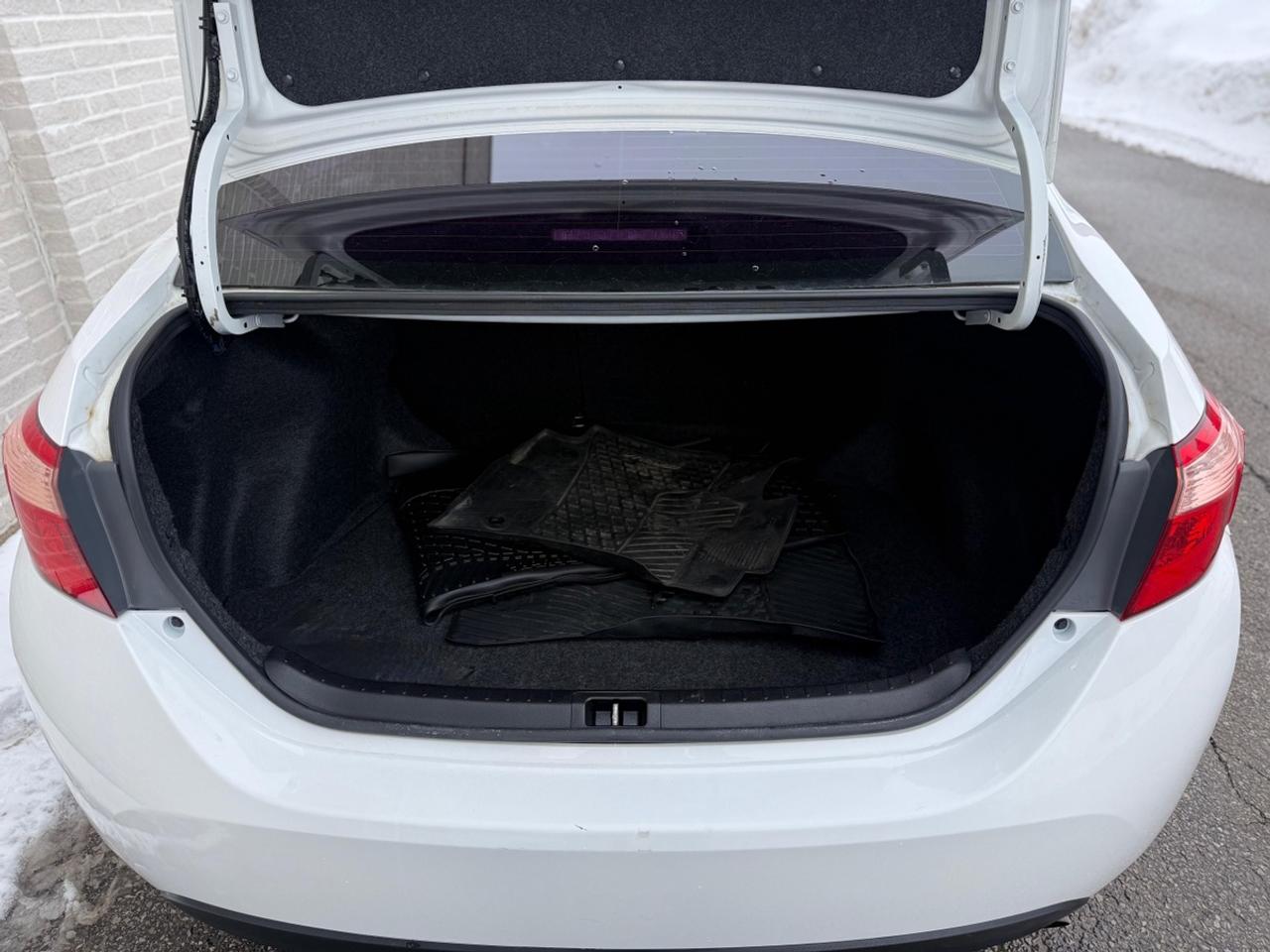 2018 Toyota Corolla LE Photo
