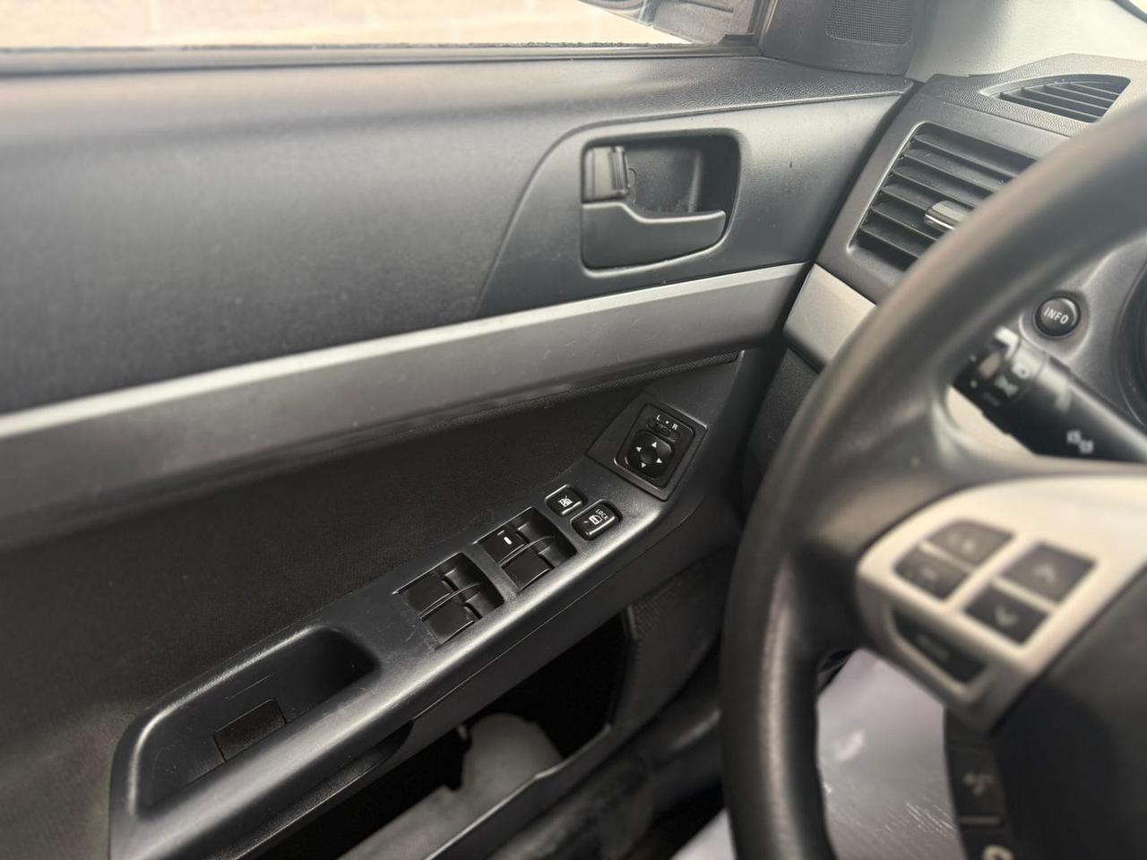 2011 Mitsubishi Lancer SE Photo